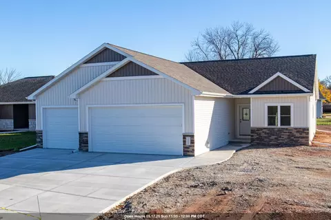 1009 Lotus Trl, Menasha, WI 54952