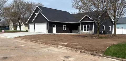 224 N 9th St, Hilbert, WI 54129