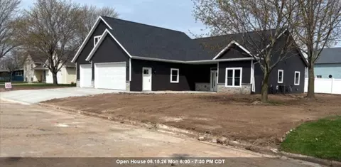 224 N 9th St, Hilbert, WI 54129