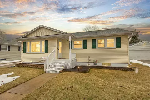 3101 16th St, Menominee, MI 49858
