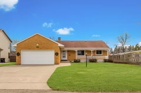 2515 17th Ave, Menominee, MI 49858