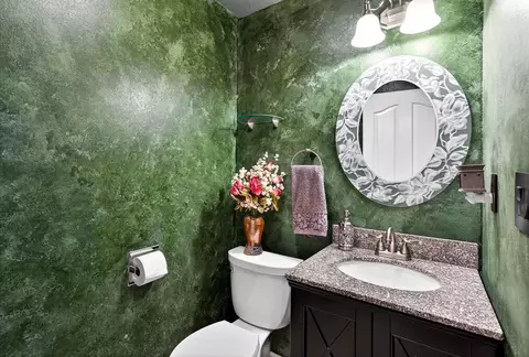 Bath - w6180 Long Court, Appleton, WI 54914 photo 1 of 6