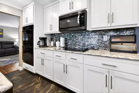 Kitchen - w6180 Long Court, Appleton, WI 54914 photo 2 of 6