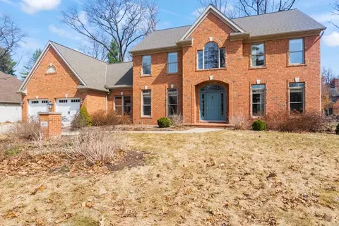 2071 Shady Ln, Ashwaubenon, WI 54313