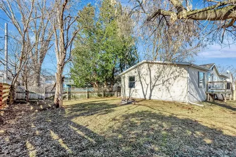Exterior - 211 N Kin St, Appleton, WI 54911 photo 2 of 3