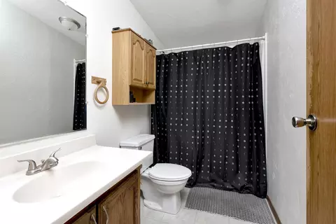 Bath - 211 N Kin St, Appleton, WI 54911 photo 1 of 2