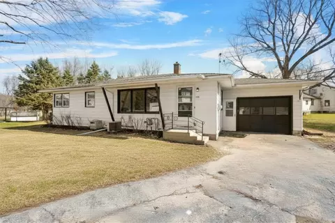 148 N Park St, Markesan, WI 53946