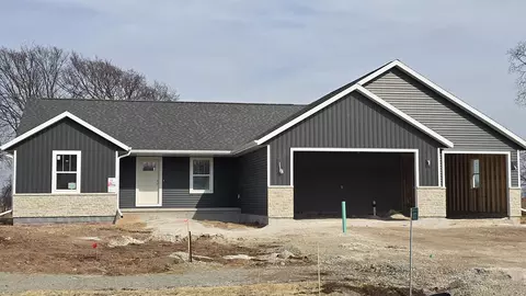 8372 Marlo Ave, Neenah, WI 54956