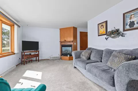 Living - n461 Mayflower Road, Appleton, WI 54914 photo 2 of 7