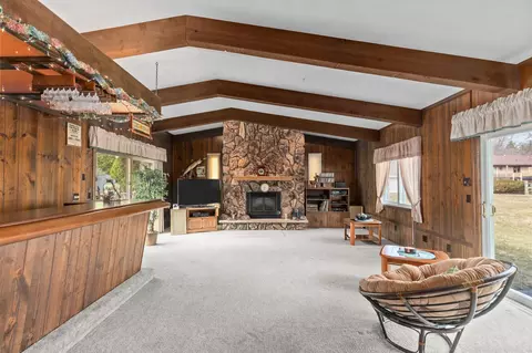 Living - n461 Mayflower Road, Appleton, WI 54914 photo 5 of 7