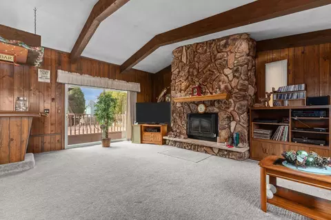 Living - n461 Mayflower Road, Appleton, WI 54914 photo 6 of 7