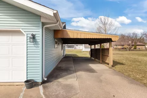 Exterior - n461 Mayflower Road, Appleton, WI 54914 photo 3 of 11