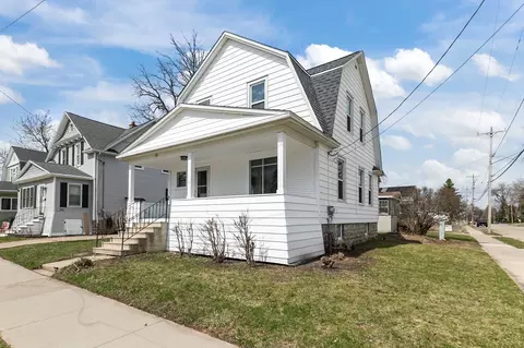 22 E Melvin Ave, Oshkosh, WI 54901