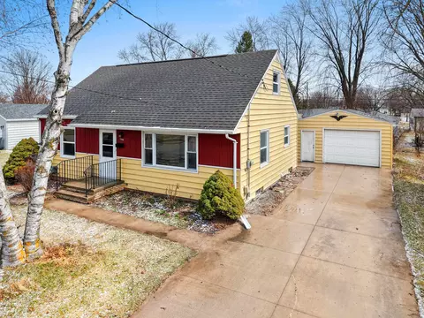 1146 Taft St, Little Chute, WI 54140