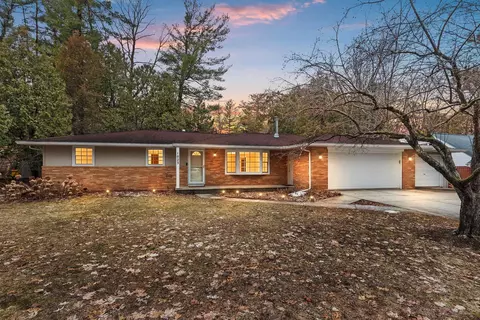 1023 Laverne Dr, Green Bay, WI 54311