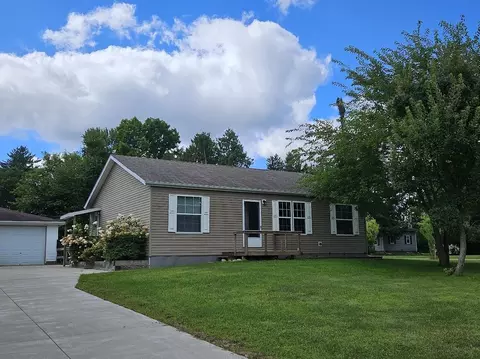 145 Blaine St, Iola, WI 54945