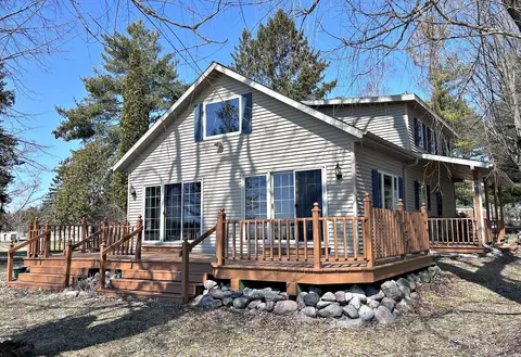 9331 W Lake Dr, Pound, WI 54161