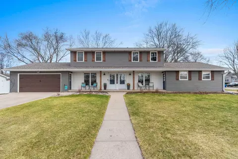 2965 Jauquet Dr, Green Bay, WI 54311
