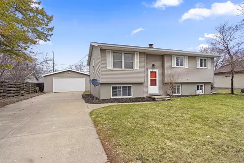1204 E Park Hills Dr, Appleton, WI 54915