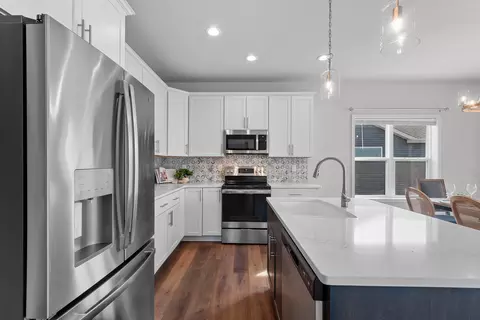 Kitchen - 4601 N Cherryvale Ave, Appleton, WI 54913 photo 5 of 5