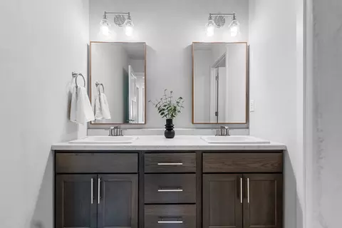 Bath - 4601 N Cherryvale Ave, Appleton, WI 54913 photo 3 of 4