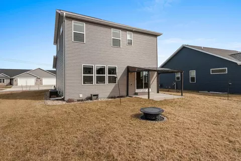 Exterior - 4601 N Cherryvale Ave, Appleton, WI 54913 photo 6 of 9