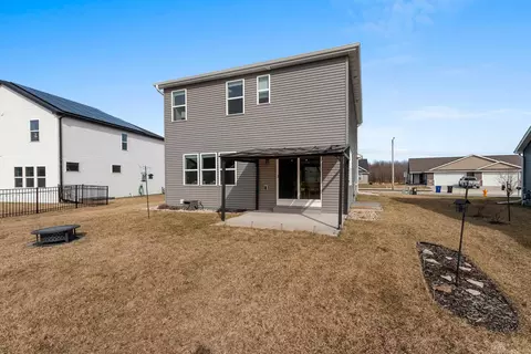 Exterior - 4601 N Cherryvale Ave, Appleton, WI 54913 photo 7 of 9