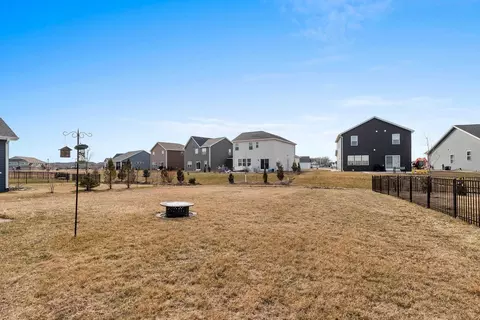 Exterior - 4601 N Cherryvale Ave, Appleton, WI 54913 photo 5 of 9