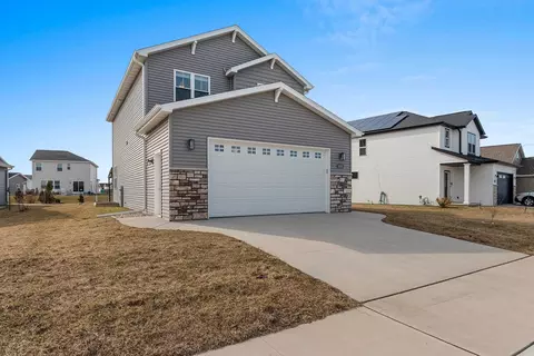 Exterior - 4601 N Cherryvale Ave, Appleton, WI 54913 photo 3 of 9