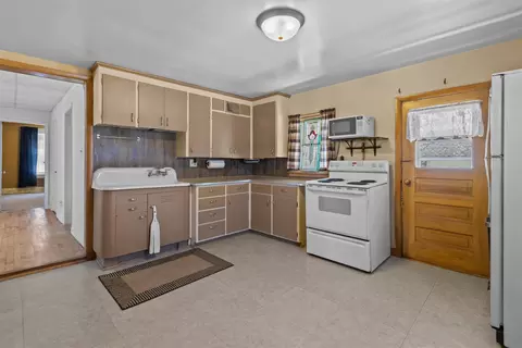 Kitchen - 543 N State St, Appleton, WI 54911 photo 4 of 4