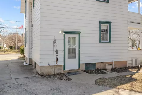 Exterior - 543 N State St, Appleton, WI 54911 photo 8 of 12
