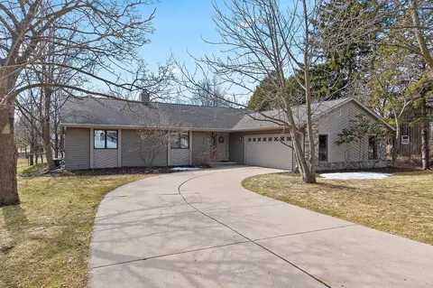 2763 S Memorial Dr, Green Bay, WI 54313
