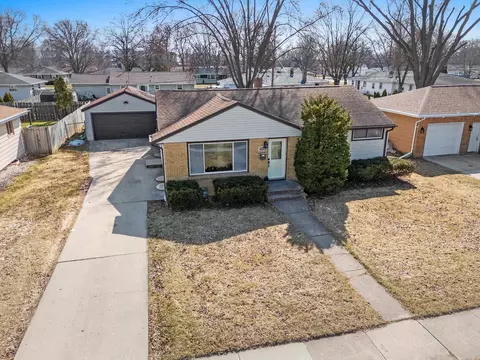 1714 Lilac Ln, Green Bay, WI 54302