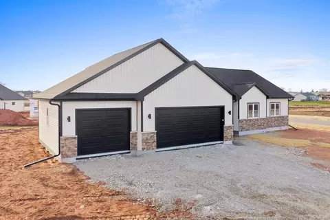 8347 Marlo Ave, Neenah, WI 54956