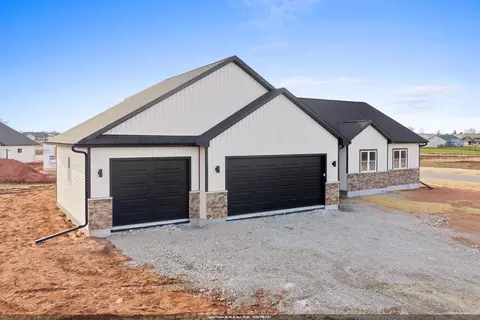 8347 Marlo Ave, Neenah, WI 54956