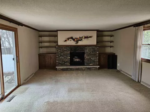 Living - 1823 N Alvin St, Appleton, WI 54911 photo 3 of 6