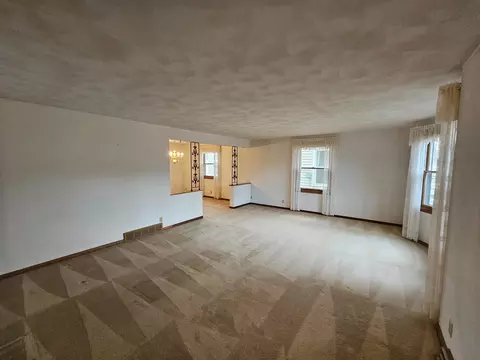 Living - 1823 N Alvin St, Appleton, WI 54911 photo 2 of 6