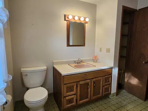 Bath - 1823 N Alvin St, Appleton, WI 54911 photo 2 of 2