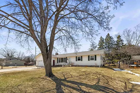 1109 Morningside Ct, Marinette, WI 54143