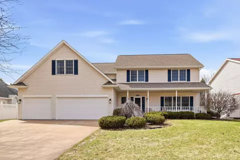 Exterior - 1081 S Violet Ln, Appleton, WI 54914 photo 2 of 7