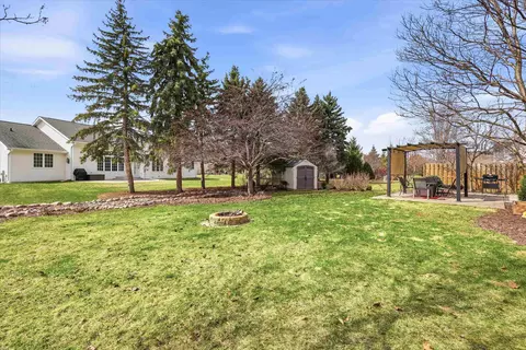 Exterior - 1081 S Violet Ln, Appleton, WI 54914 photo 6 of 7