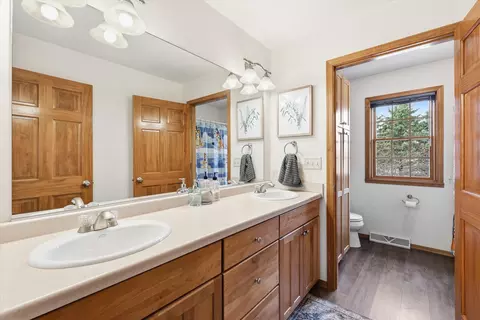 Bath - 1081 S Violet Ln, Appleton, WI 54914 photo 4 of 4