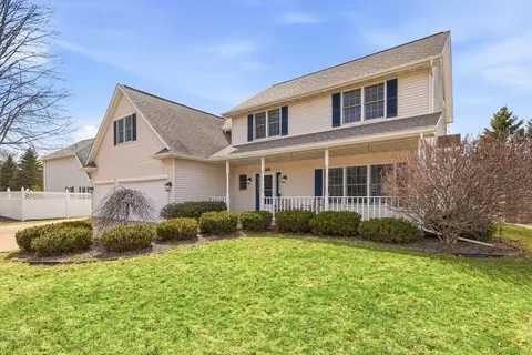 Exterior - 1081 S Violet Ln, Appleton, WI 54914 photo 5 of 7