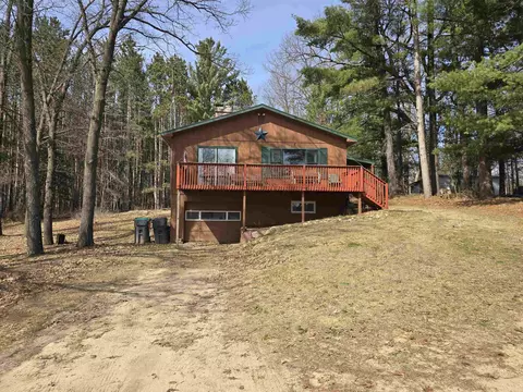 834 N Lake St, Hancock, WI 54943