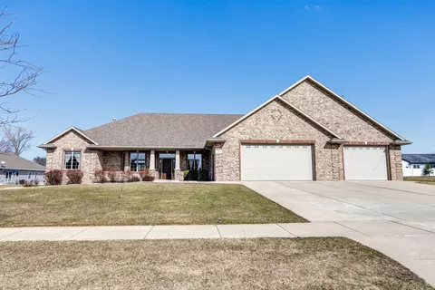 334 Whispering Creek Ct, Green Bay, WI 54303