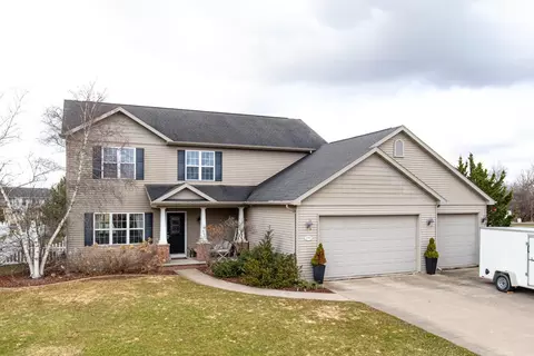 2195 Shadow Bend Ct, Neenah, WI 54956