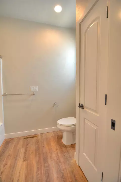 Bath - 4499 W Trasino Way, Appleton, WI 54913 photo 2 of 8