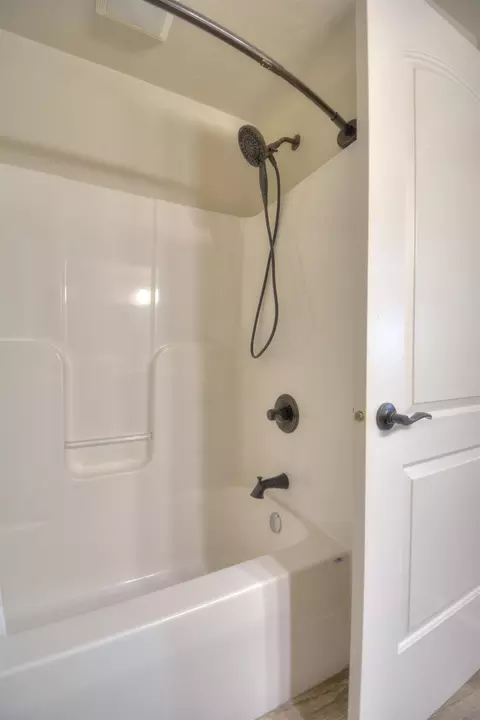 Bath - 4499 W Trasino Way, Appleton, WI 54913 photo 8 of 8