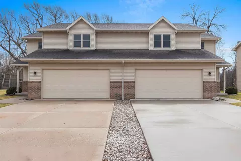 571 S 9th St, De Pere, WI 54115