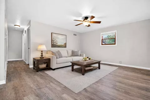 Living - 22 Johnson Ct, Appleton, WI 54915 photo 2 of 5